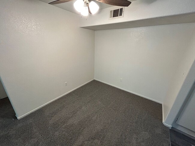 Building Photo - COMFORTABLE TOP FLOOR 1 BEDROOM LOCATED IN...