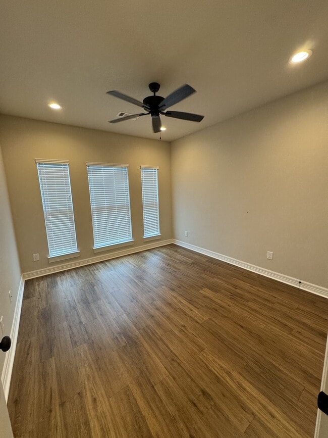Building Photo - 5100 Westgate Ln