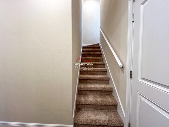 Building Photo - Charming Custom-Built Home with Bonus Room...