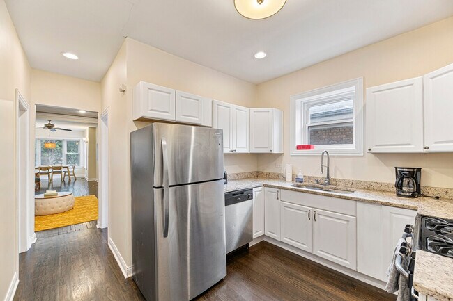 Building Photo - 1351 N Lawndale Ave