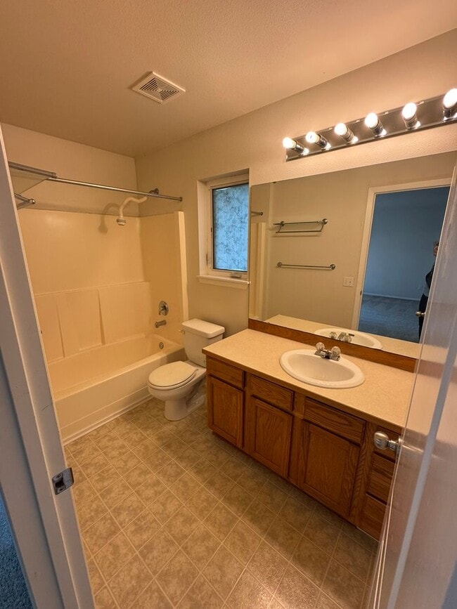 Building Photo - 3Bd/2.5Ba Renton House