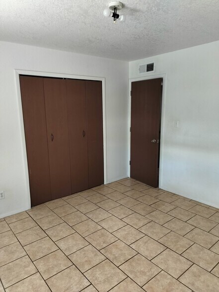 Building Photo - 448 Dartmouth Ave