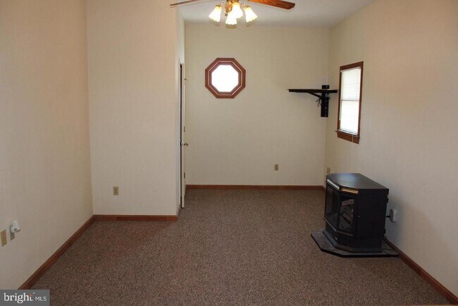 Building Photo - 6031 Rosedale Dr