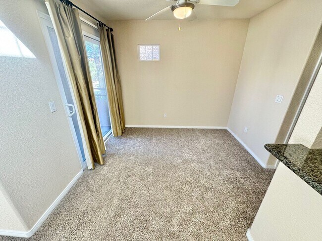 Building Photo - CUTE 2ND FLOOR UNIT, 2 BEDROOM/2 BATH CONDO!