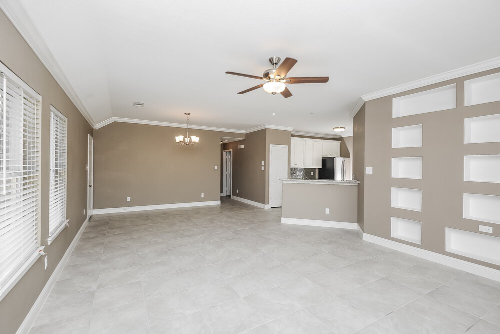 Building Photo - 811 N Ridge Dr