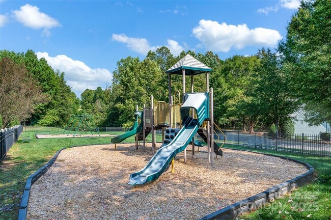 Building Photo - 104 Kensington St