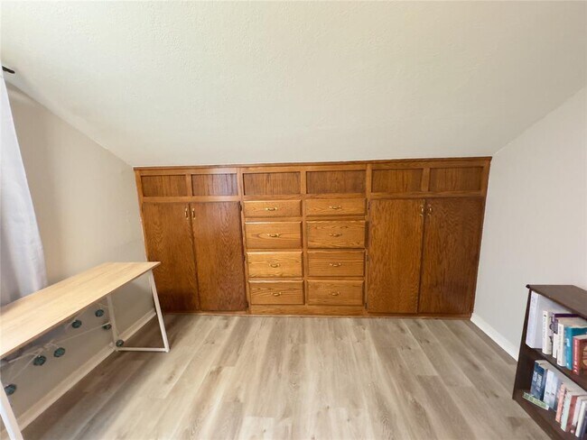 Building Photo - 408 Little Chisholm Cir