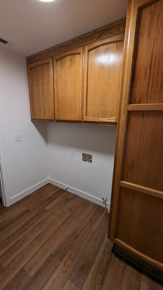 Laundry room - 225 Shadowrun Ct