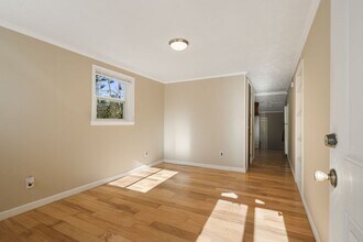 Building Photo - Rare 1-Bedroom in Fairview with Bonus Room...