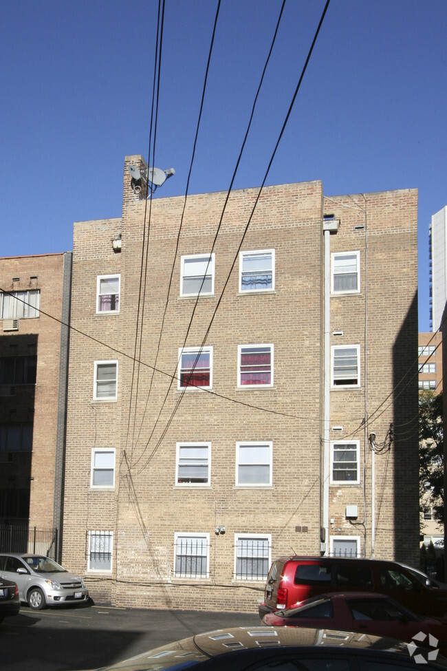 Building Photo - The Horizon on Kenmore