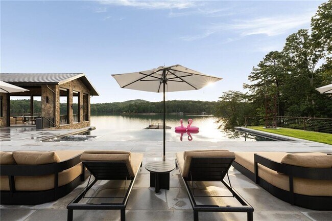 Building Photo - 725 Rocky Point Dr