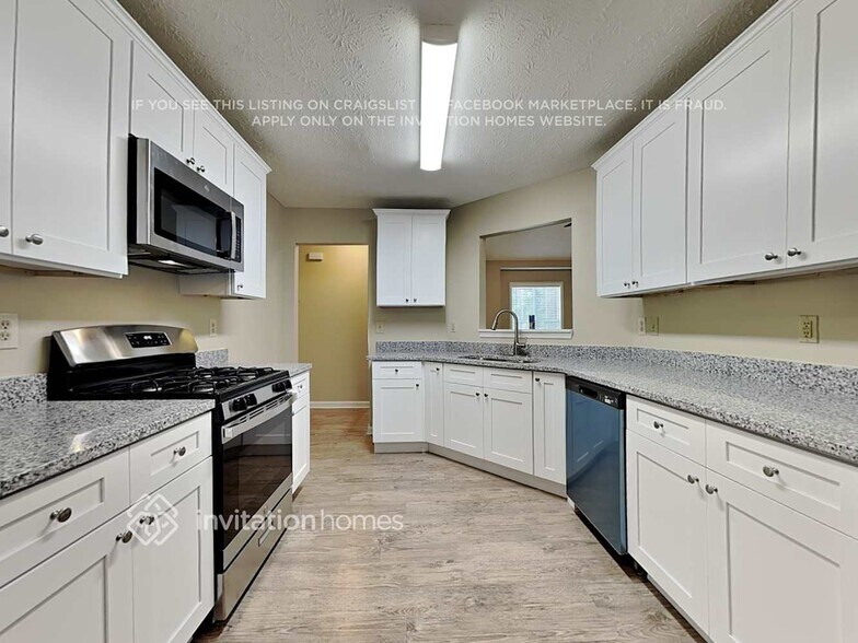 Building Photo - 5995 Rolling Oaks Ln
