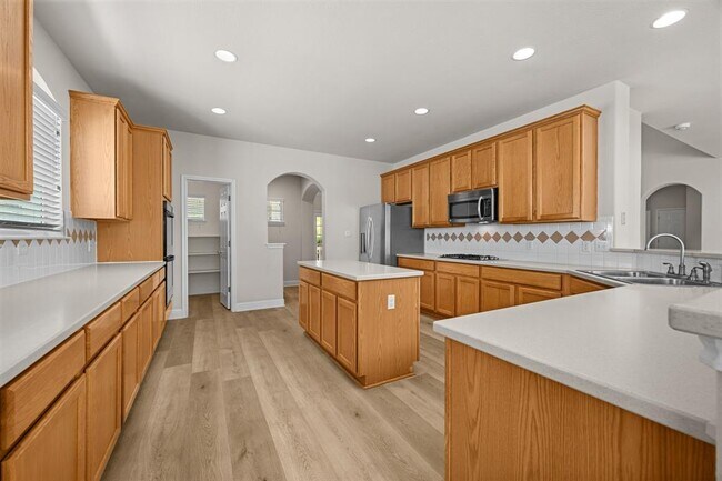 Building Photo - 6819 Chalk Hill Dr