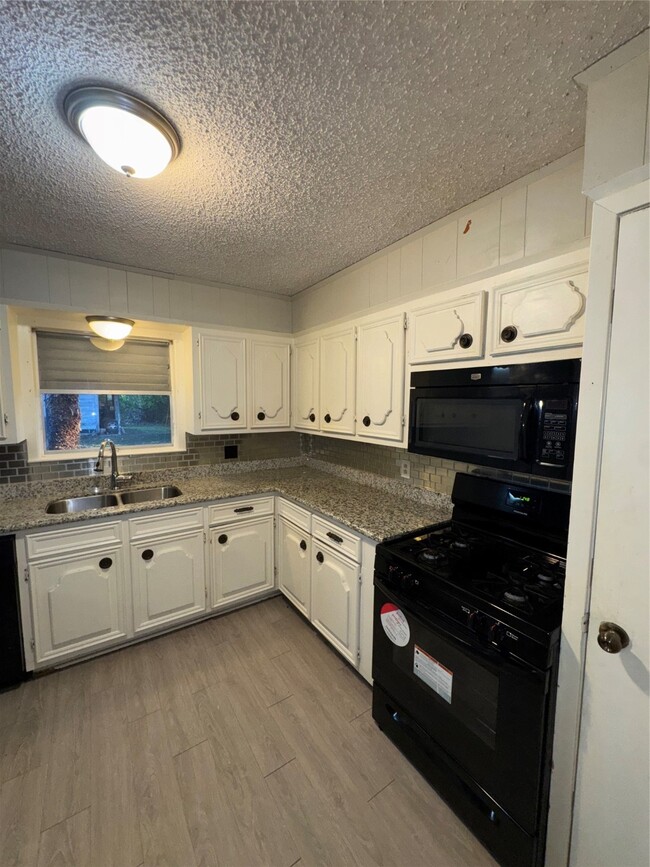 Building Photo - 5717 Woodrow St