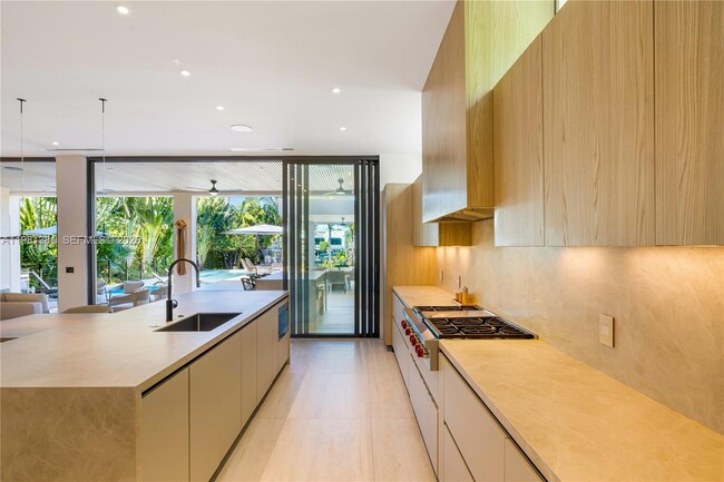 Building Photo - 707 NE 77th St