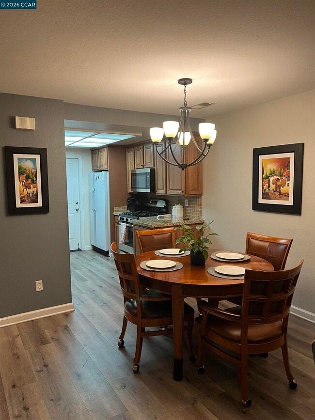 Building Photo - 757 Valley Green Dr