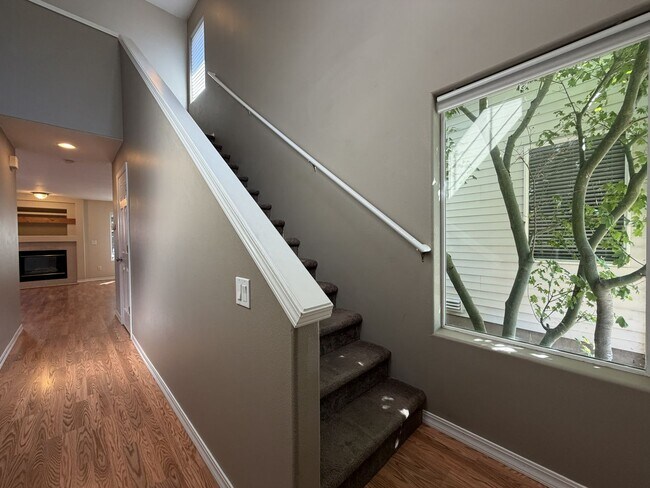 Building Photo - 5042 NE Schoeler Cir