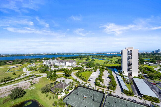 Building Photo - 2450 Presidential Way