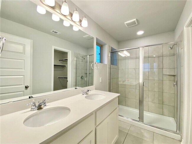 Building Photo - 1701 Yaupon Grove Ln