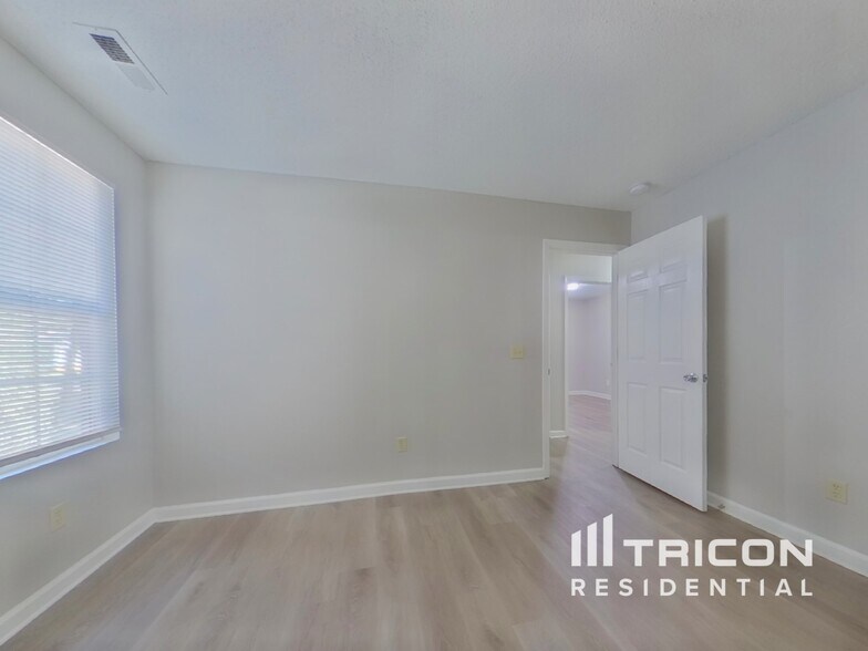 Building Photo - 124 Devonport Dr