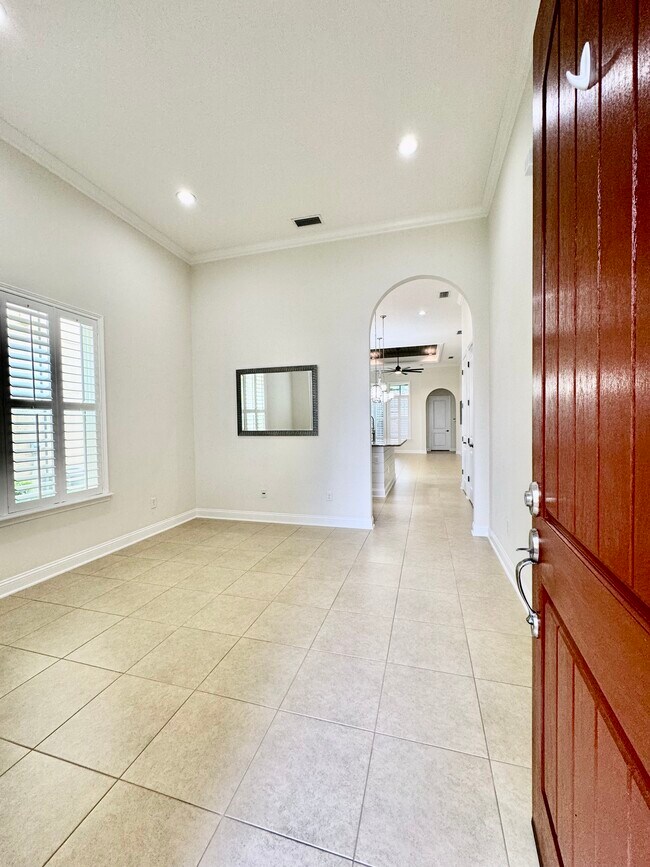 Building Photo - 45 Rinaldo Way