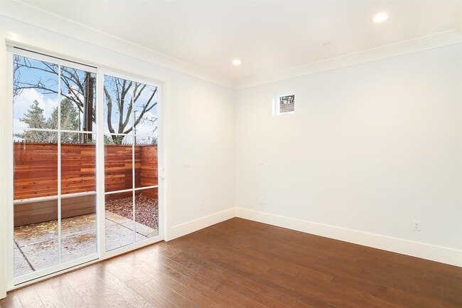 Building Photo - NEWER HOME -4 BED, 3.5 BATHS, 2 CAR GARAGE DOWNTOWN LIVING