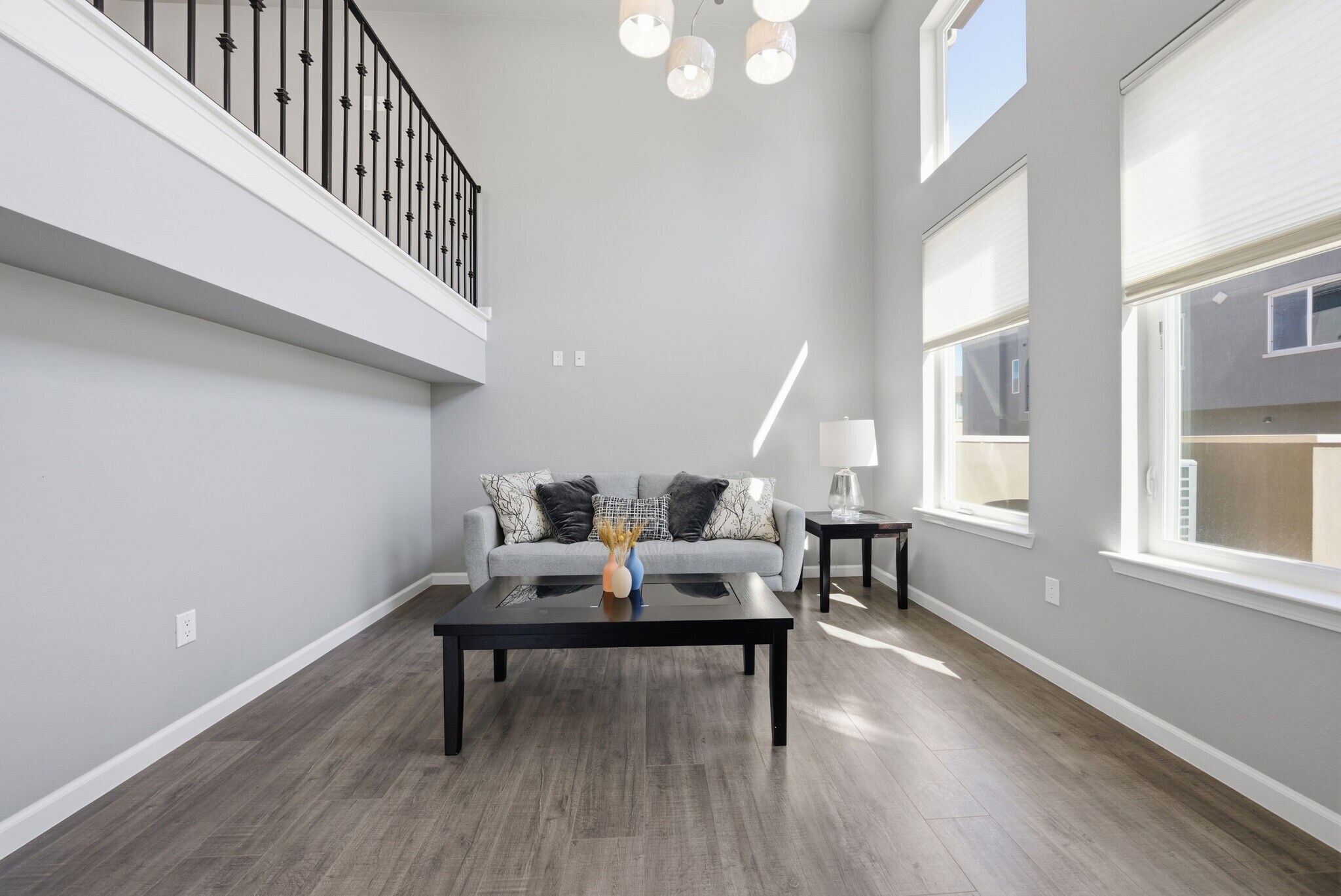 Building Photo - 817 Estancia Ter