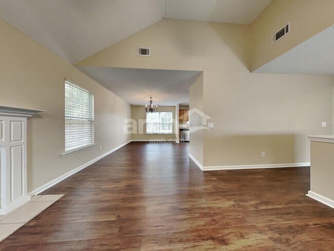 Building Photo - 112 Fox Trace