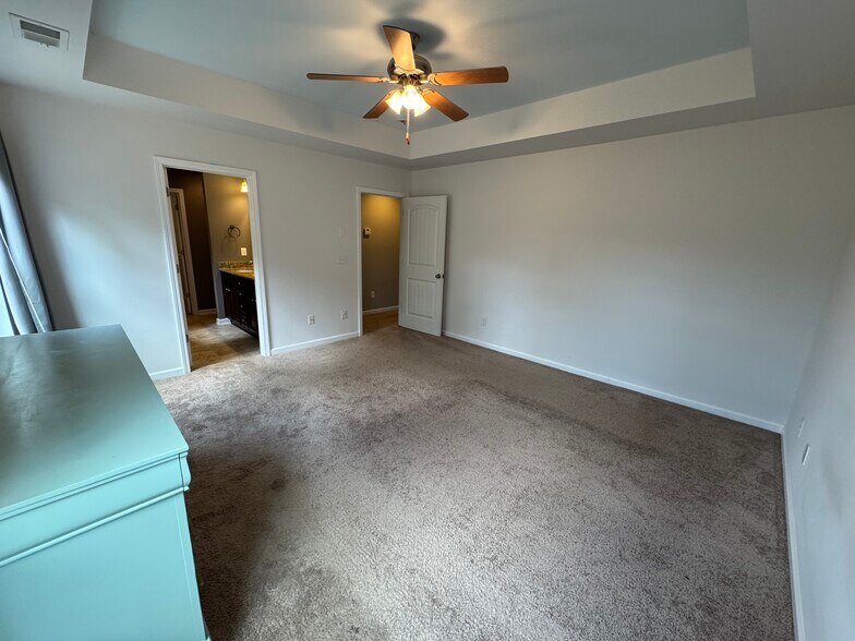 Building Photo - 440 Colony Lakes Dr