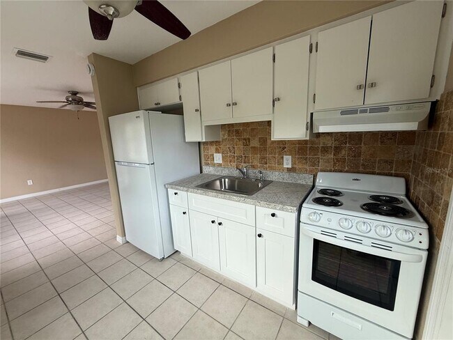 Building Photo - 7057 Sunset Dr S
