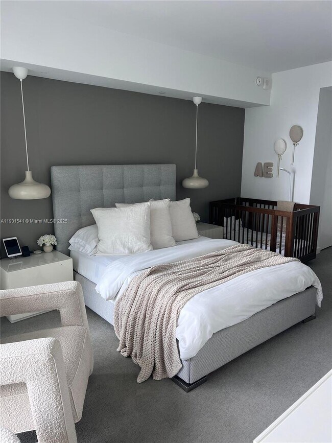 Building Photo - 501 NE 31st St