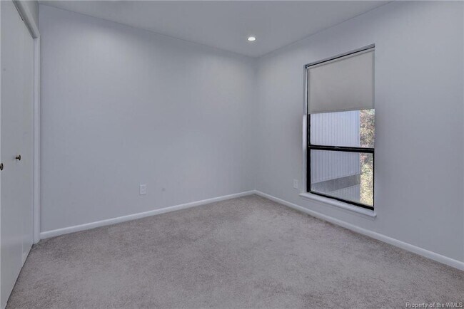 Building Photo - 8 Spring W