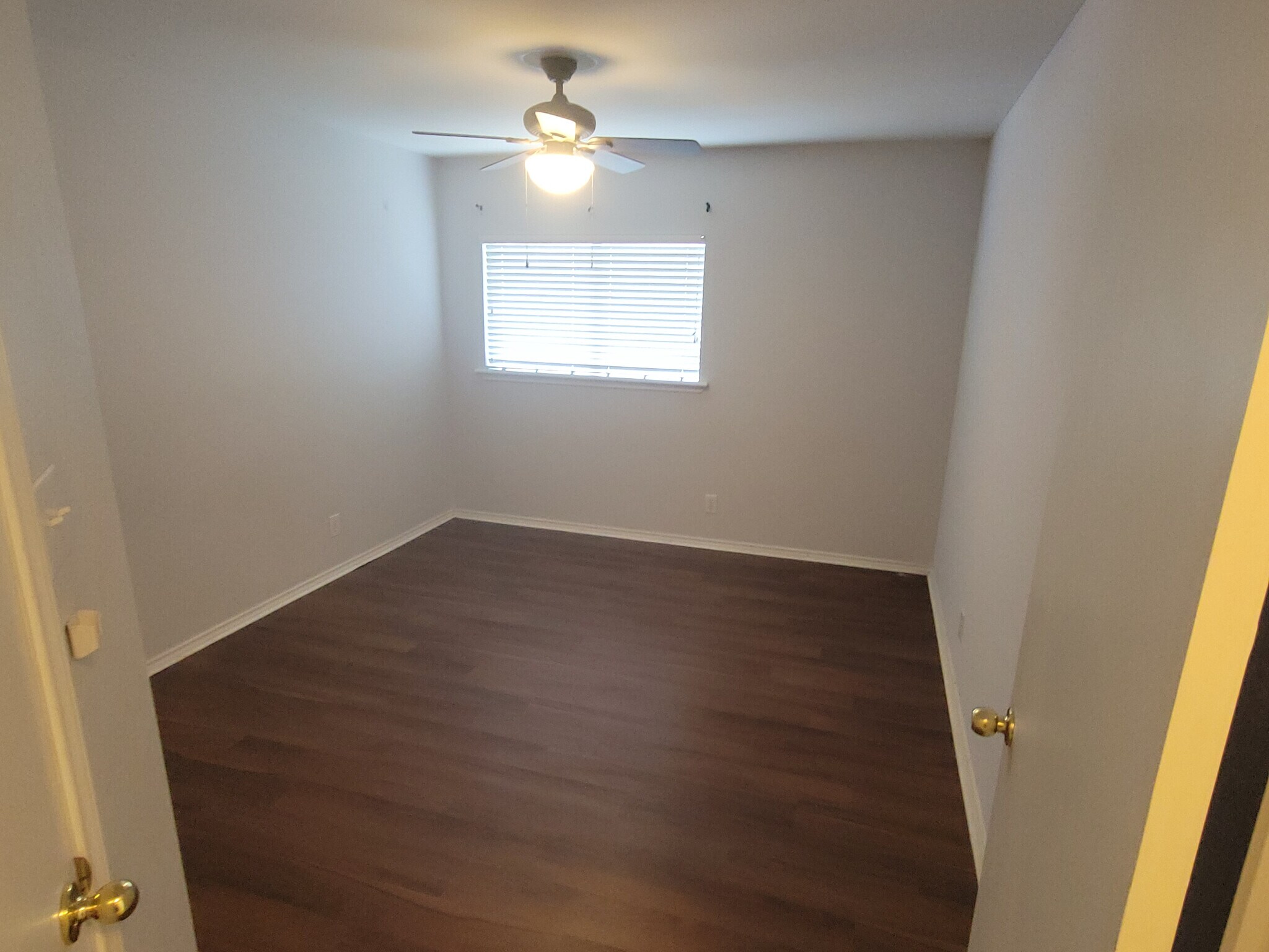 Building Photo - Room in House on Ceremony Cove