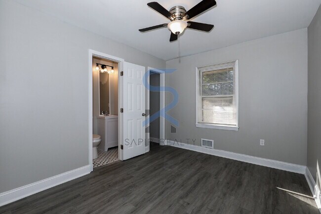 Building Photo - Move in before November 30th and choose yo...