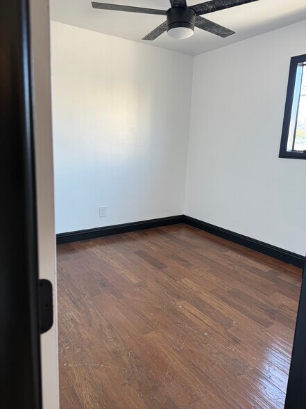 Hardwood Floors - 467 W 21st St