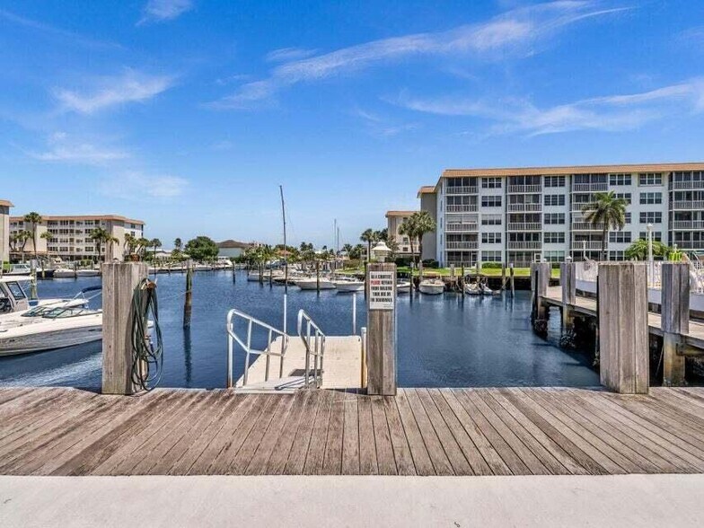 Building Photo - 2717 Florida Blvd