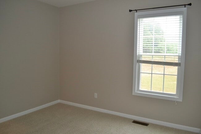 Building Photo - 8 Spicebush Ct