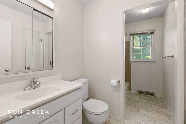 Building Photo - 59 Starmount Dr