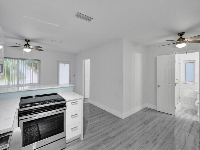 Building Photo - 601 NE 59th Ct