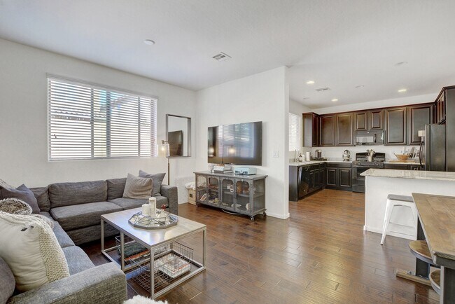 Building Photo - WONDERFUL 3 BEDROOM HOME IN THE SOUTHWEST!