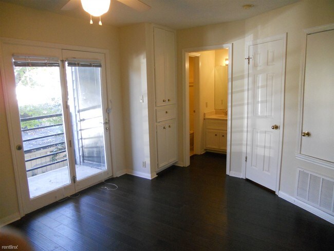 Building Photo - 1 br, 1 bath  - 502 W 17th St B