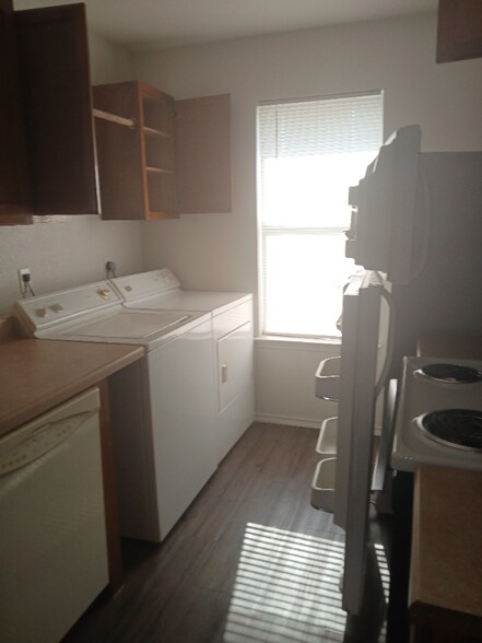 Building Photo - 1603 Duncan Ave