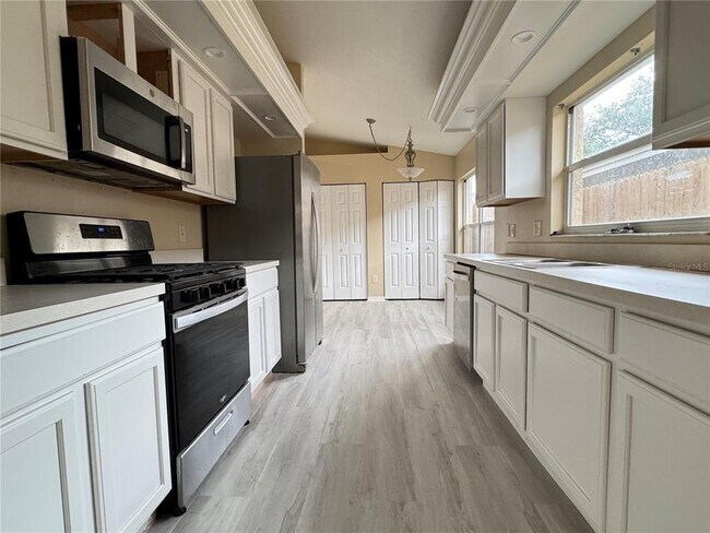 Building Photo - 27618 Sky Lake Cir