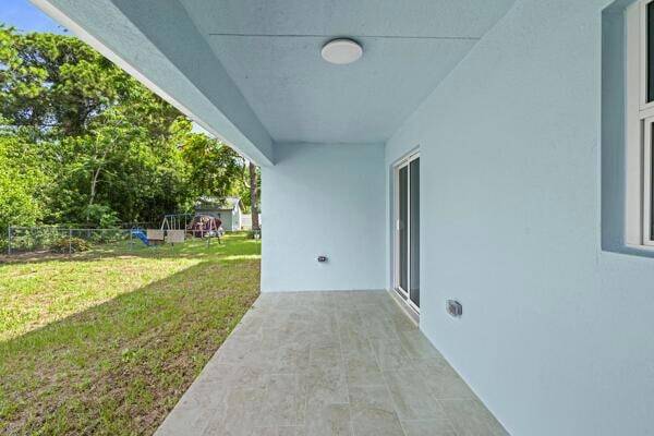Building Photo - 5911 Seagrape Dr