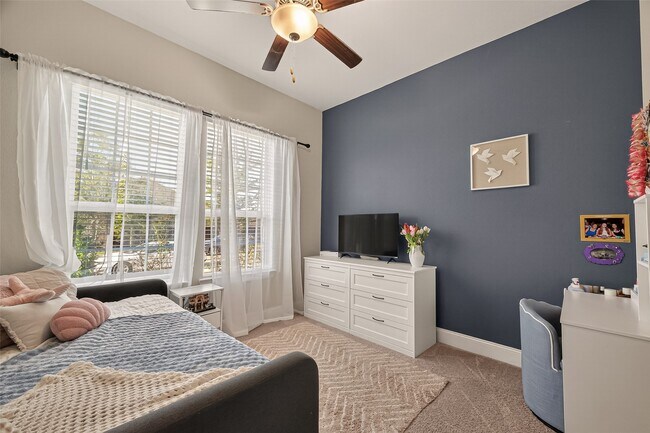 Building Photo - 3606 Canyon Dr