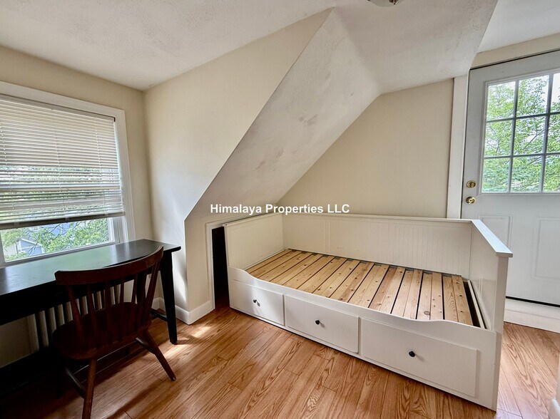 Building Photo - 29 Capen St