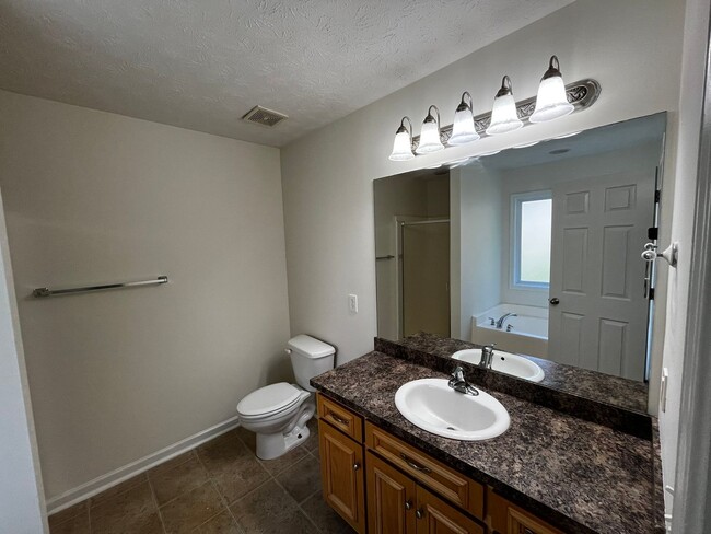Building Photo - Cozy Home in Phenix City