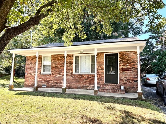 Primary Photo - 631 Warner--Move In Ready!