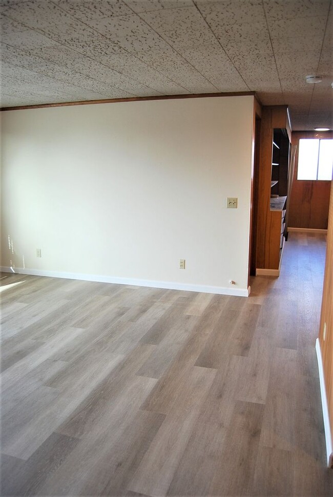 Building Photo - 2 Bedroom 1 Bath Apt. Newberg OR 97132