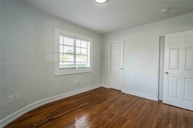 Building Photo - 7925 Hawthorne Ave